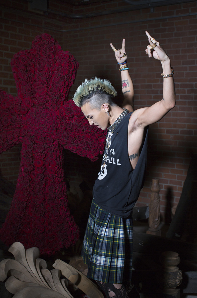 G-Dragon - Chrome Hearts Shinsegae Gallery - 29may2013 - Laurie Lynn Stark - 02.jpg