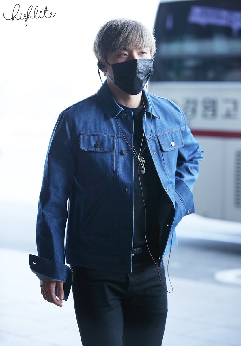 Daesung leaving Seoul for Japan 2017-04-04 (1)
