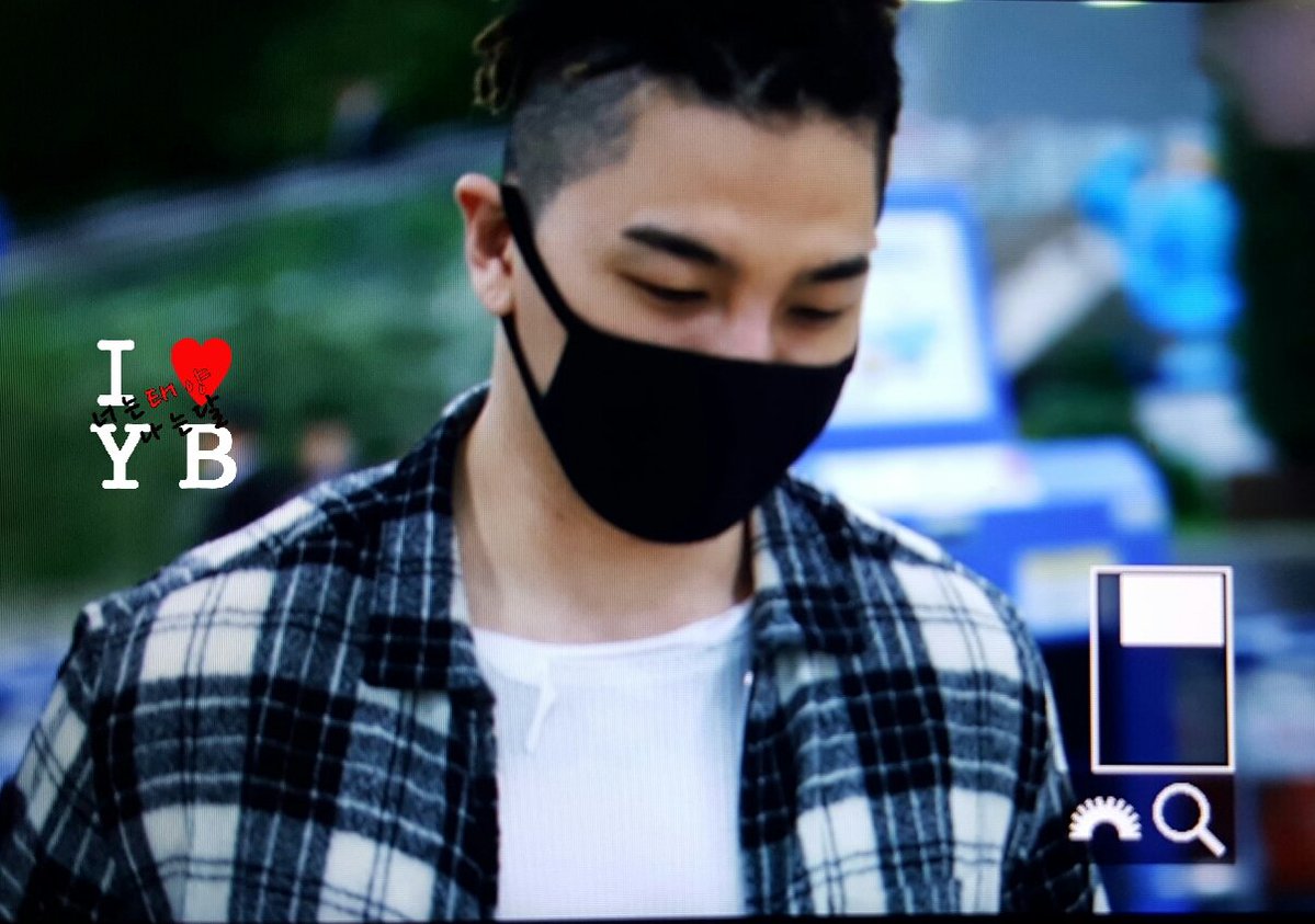 2017-06-04 BIGBANG (wout T.O.P) arrival in Seoul from Osaka (17)