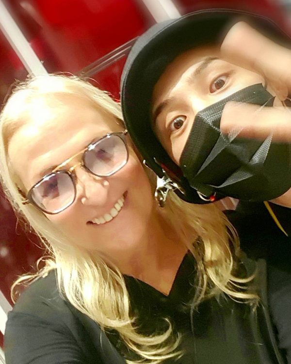 G-Dragon at #PMO Peaceminusone Pop-Up Store in Miami 2017-07-24 (1)