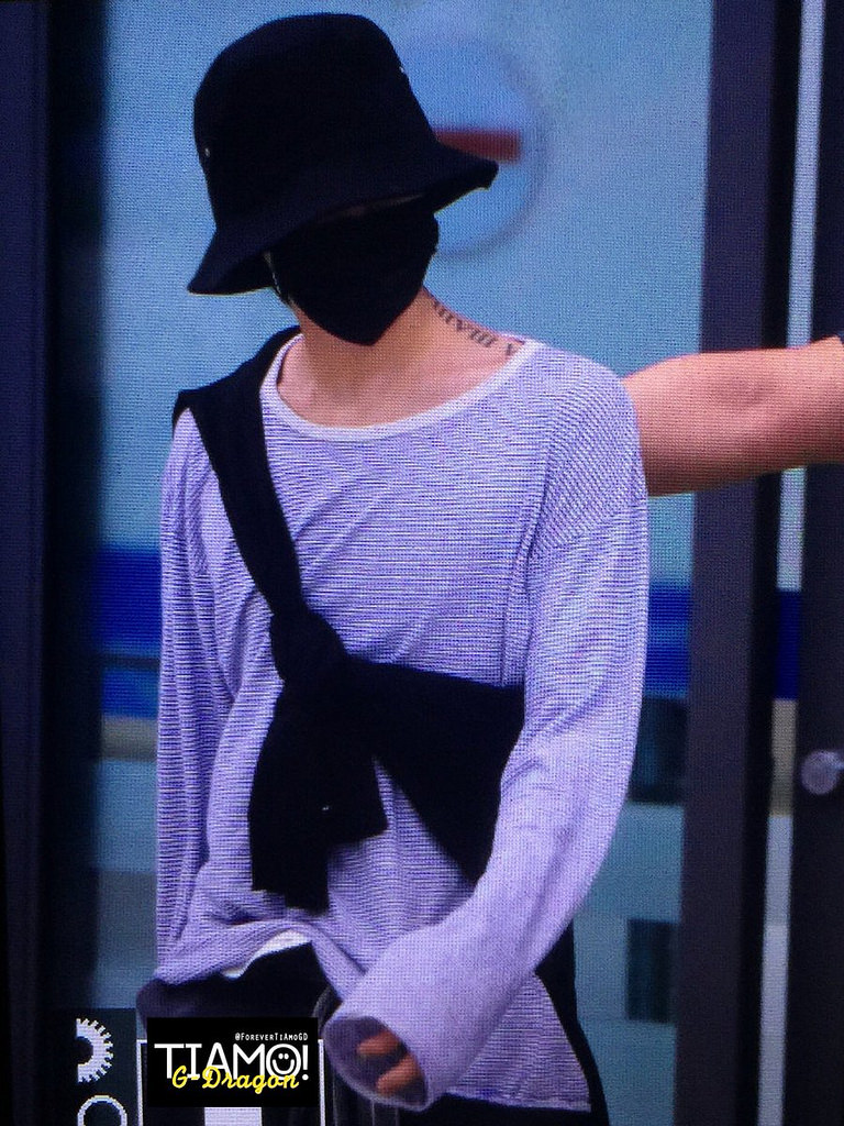 G-Dragon arrival Seoul from Auckland 2017-08-17 (1)