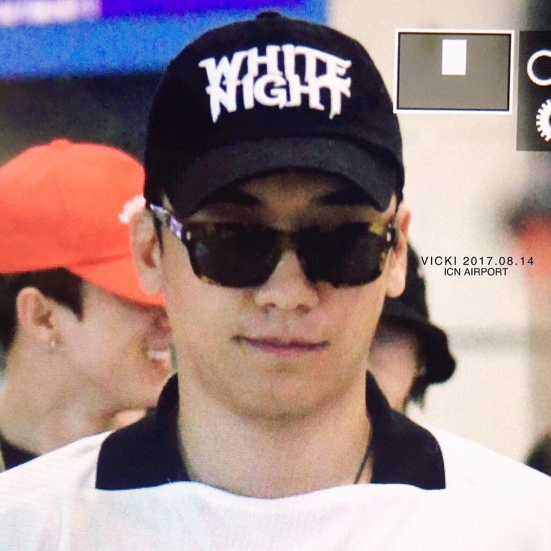 Seungri Arrival from Bali 2017-08-14 (14)