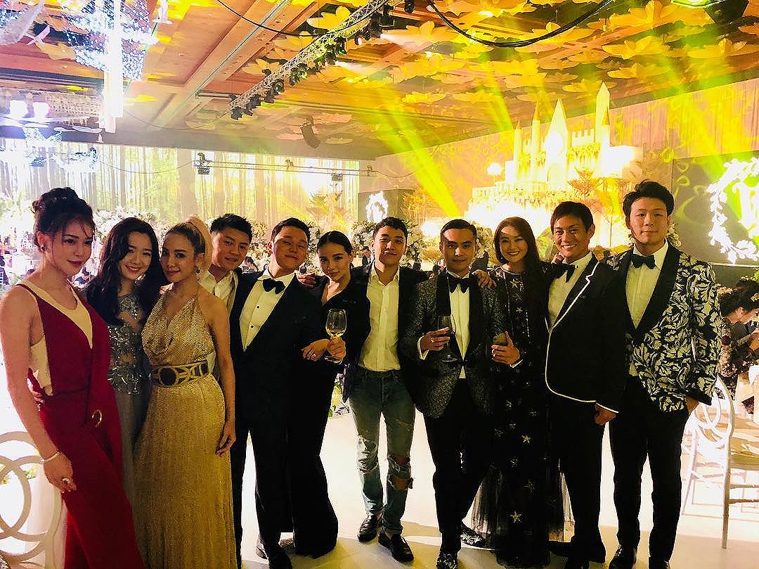 Seungri Instagram Jan 2, 2018 12:12pm Happy newyear party with my international best friends 🇸🇬🇻🇳