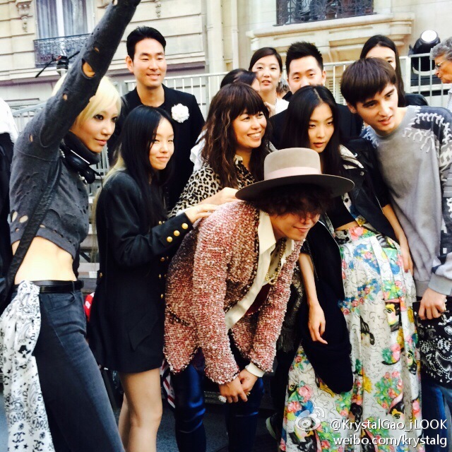 G-Dragon - Chanel Fashion Show - 30sep2014 - KrystalGao_iLOOK - 03.jpg