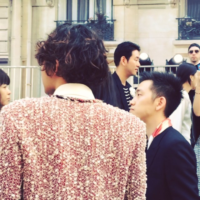 G-Dragon - Chanel Fashion Show - 30sep2014 - krystalgao - 01.jpg