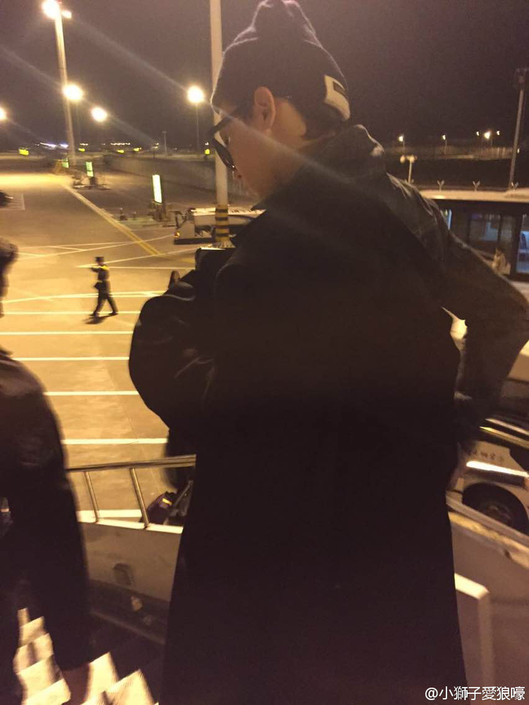 BIGBANG - Fuzhou Airport - 27mar2015 - G-Dragon - ?????? - 01.jpg
