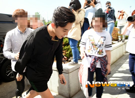 BIGBANG KBS Happy TogetherArrival PRESS 2015-05-16 15.jpg