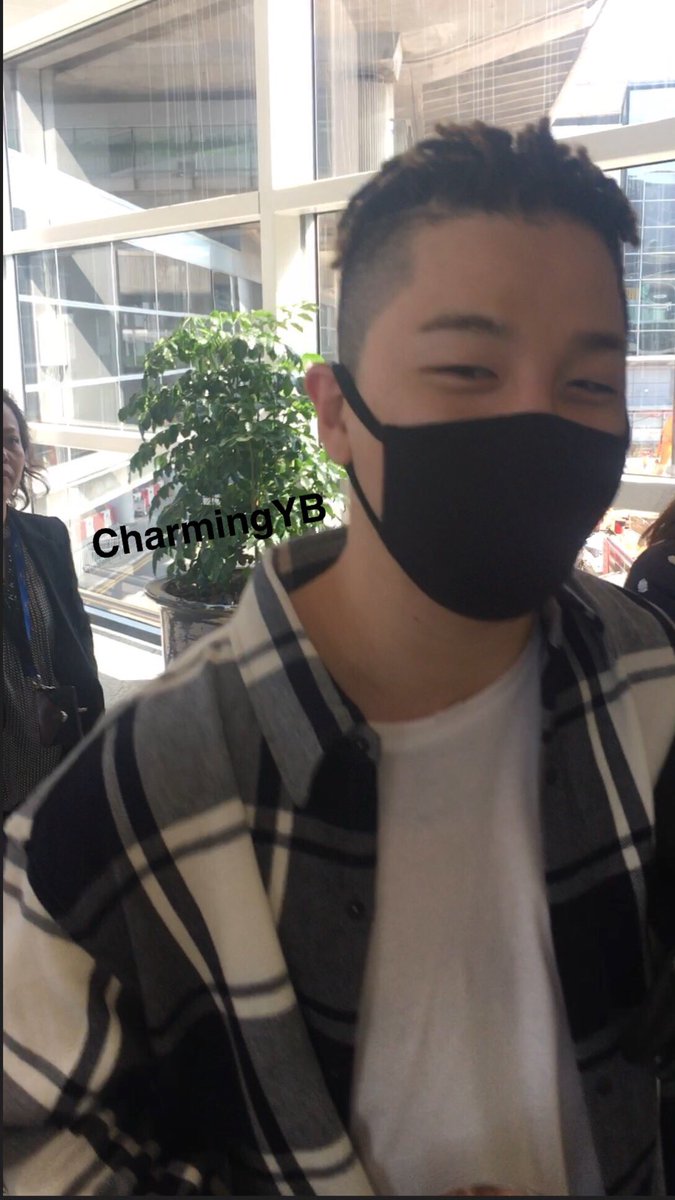 Taeyang arrival Hong Kong 2017-03-20 (4)