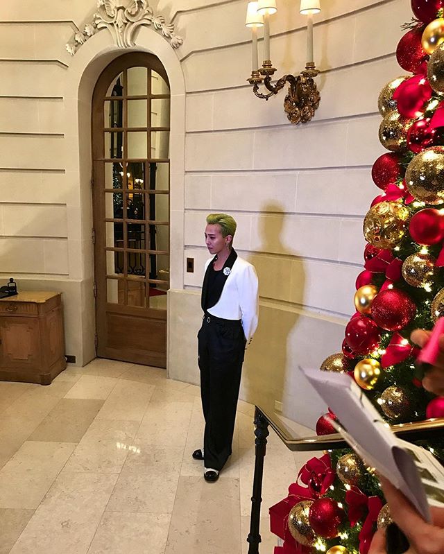 G-Dragon Instagram Dec 7, 2016 5:42am Today's outfit #ParisCosmopolite