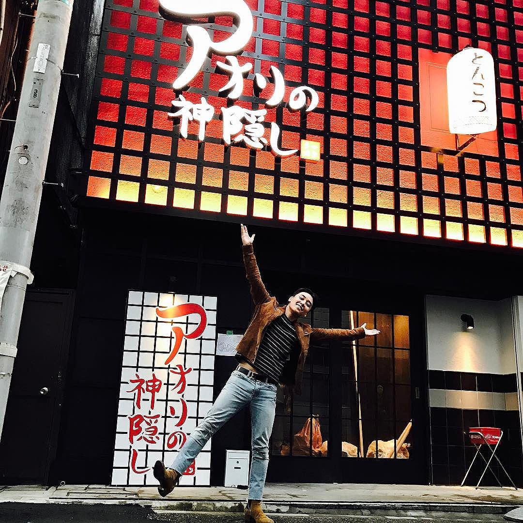 Seungri Instagram Jan 16, 2017 4:56pm 皆さんのお陰様でついに日本 #アオリの神隠し  #아오리라멘 東京六本木店がオープンします！！ 21日 から オープンしますので！ 是非遊びに来て下さい 詳しい情報は @aoriramen で チェックして下さい 2階は 6人入り皇室がふた部屋あるので是非友達の皆さんと予約してまた楽しくワイワイしてもらいたいなっと思います！アオリチャンを喜ばせるお父さんの気持ちに感動され始めた事なので皆さんが #アオリの神隠し でたくさん楽しんでもらいたいので よろしくお願いします！ 写真もいっぱいとって下さいいい写真には僕がコメントつけますので！ 楽しみにして下さい ！ 
港区六本木7-9-4 / Roppongi7-9-4, Minato-ku 03-5785-2629