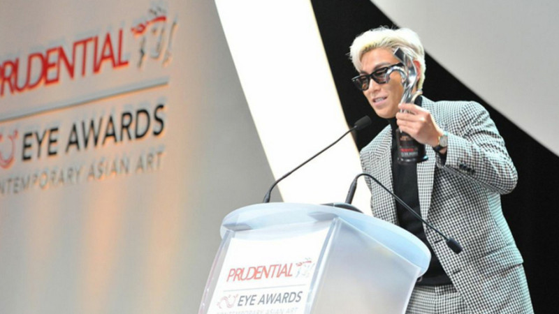 T.O.P Wins Visual Culture Award at 2015 Prudential Eye Award