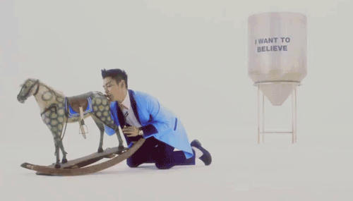 TOP-sniffing-soompi