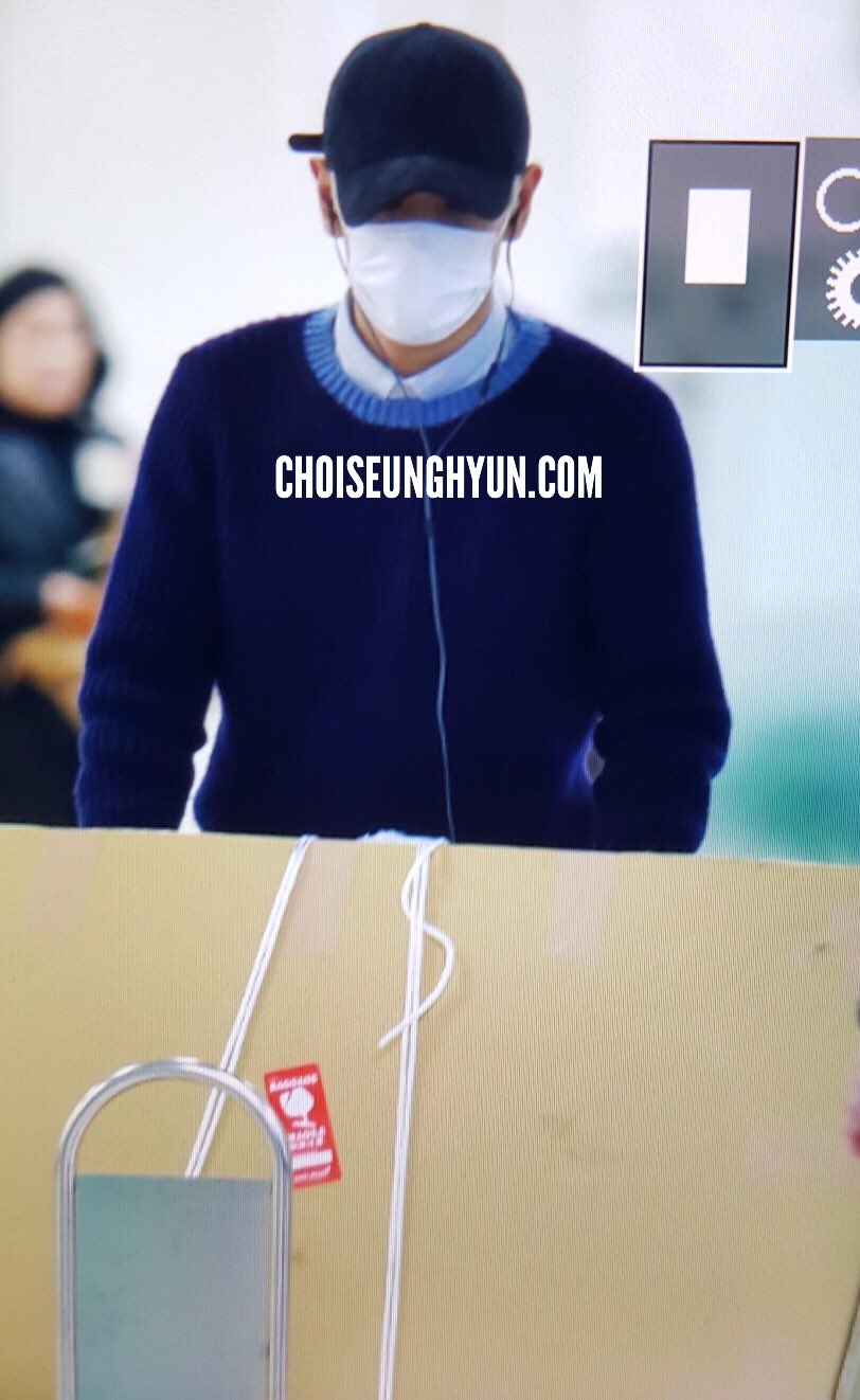 TOP Arrival Seoul From Japan 2016-02-12 (4)