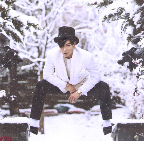 1st PICTORIAL RECORDS [FROM TOP] HQ Source: CRITICAL SHOT