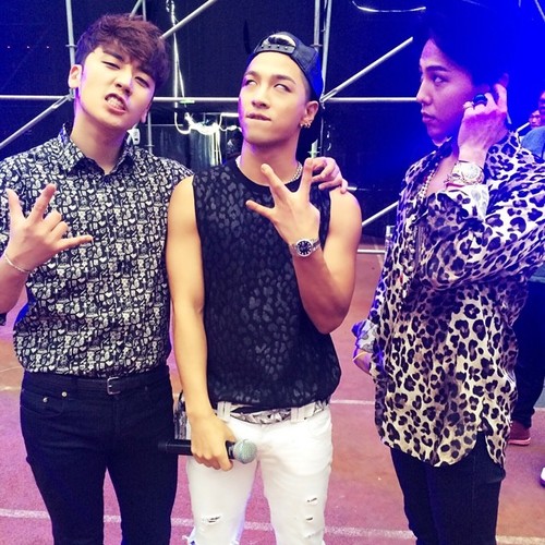 Instagram Update by Seungri: #chengdu you know how we do!...