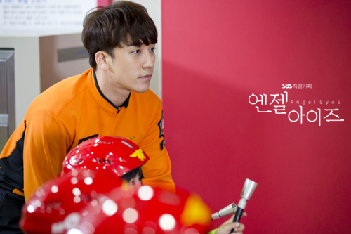 More pictures: Seungri x Angel Eyes  Source: SBS