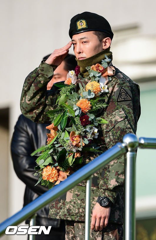 photos-videos-g-dragon-being-discharged-from-mandatory-military-service-26th-october-2019-xxxxxxxxx-xxxxxxxxxxxx-xxxxxxxxxxxx-one-of-a-kind-gd-xxxx