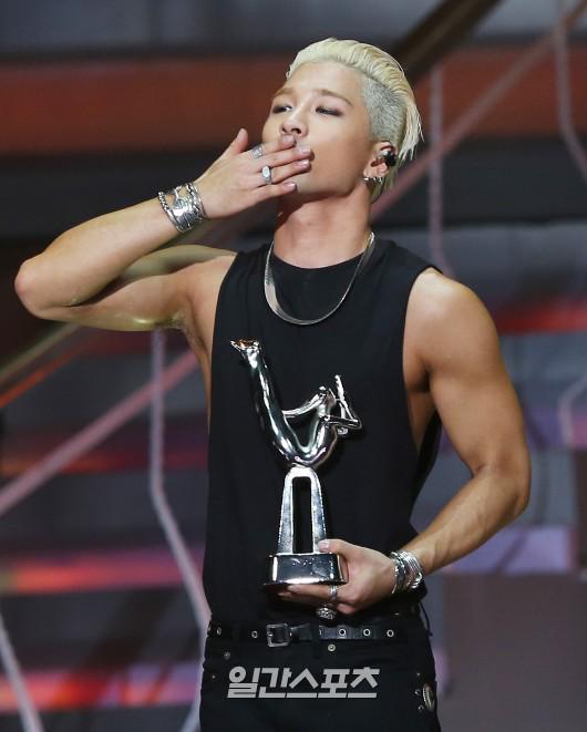 Taeyang-GoldenDisc-Awards-mainshow-20150114-2-1.jpg