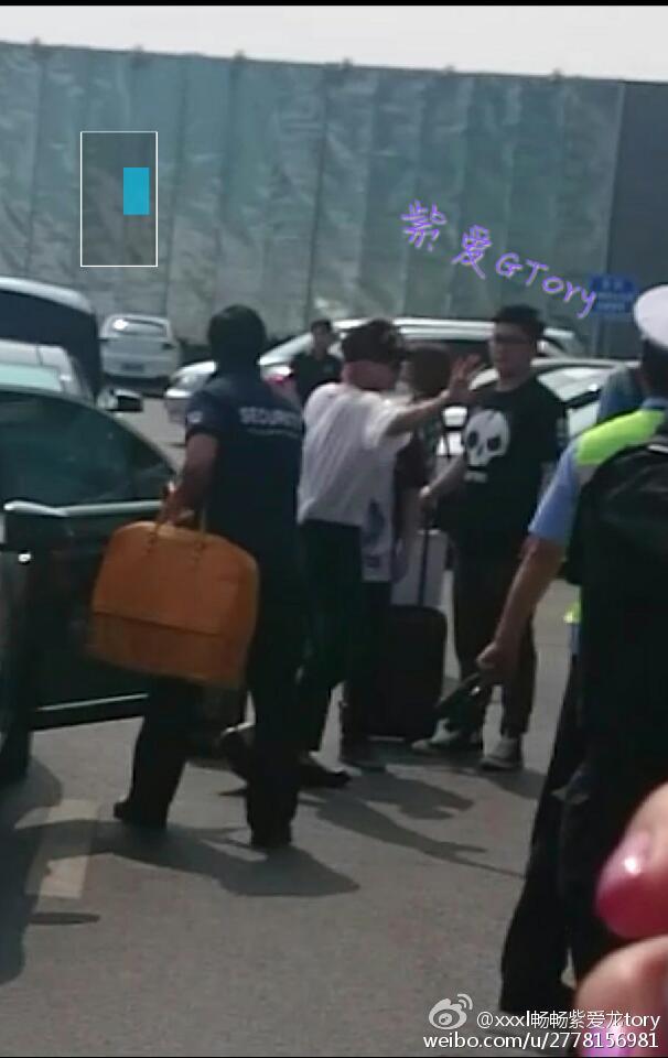 BIGBANG leaving Dalian for Wuhan 2015-06-27 160.jpg