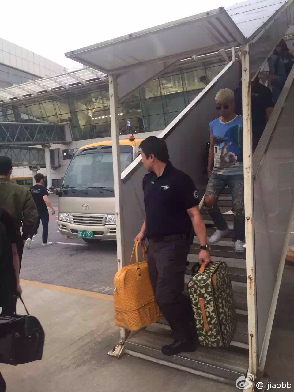 BIGBANG arrival Wuhan 2015-06-26 008.jpg