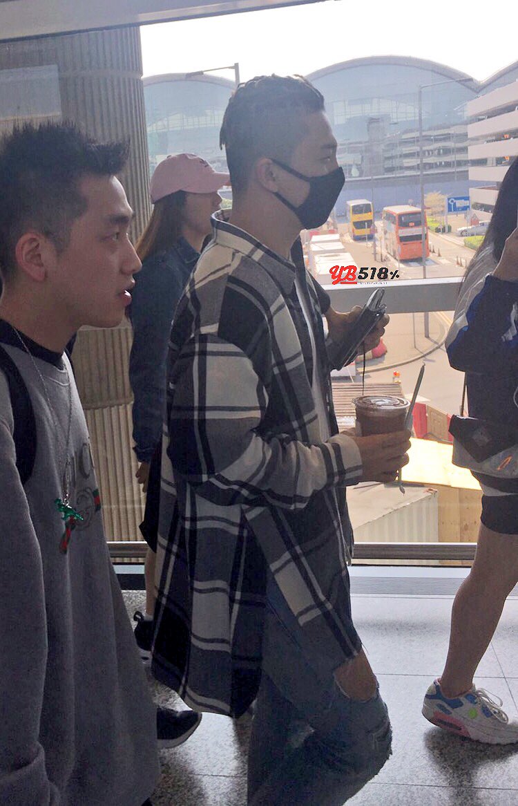 Taeyang arrival Hong Kong 2017-03-20 (1)